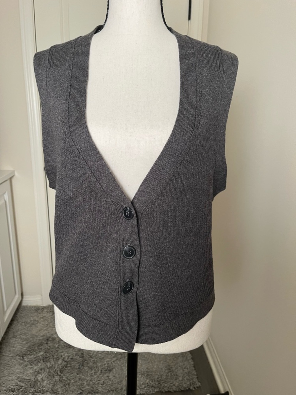 Banana Republic Ribbed Knit Vest in Charcoal 80% cotton 20% wool